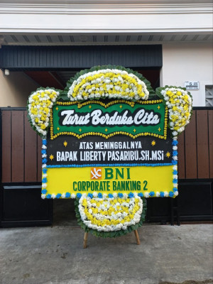 Papan Bunga Duka di Waluran Mandiri