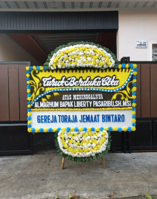 Papan Bunga Duka di Waluran Mandiri