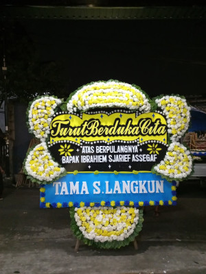 Papan Bunga Duka di Waluran Mandiri